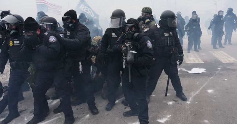 Federal agents deploy tear gas and grenades to clear protesters near Whipple Federal Building