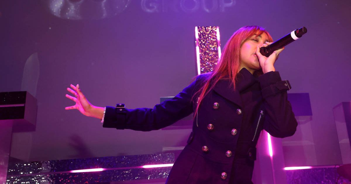 PinkPantheress lightens up the stage as Warner Music Group hosts star-studded 2026 pre-Grammy party