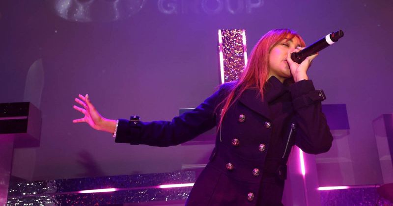 PinkPantheress lightens up the stage as Warner Music Group hosts star-studded 2026 pre-Grammy party