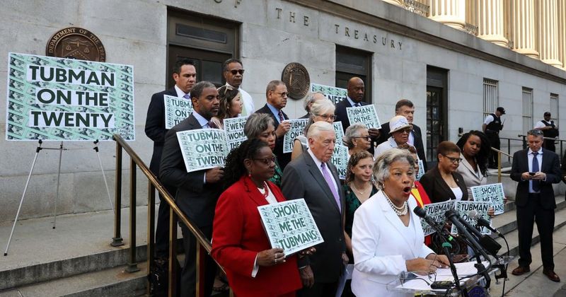 Poll finds only 7 in 10 Democrats view party positively ahead of key primaries