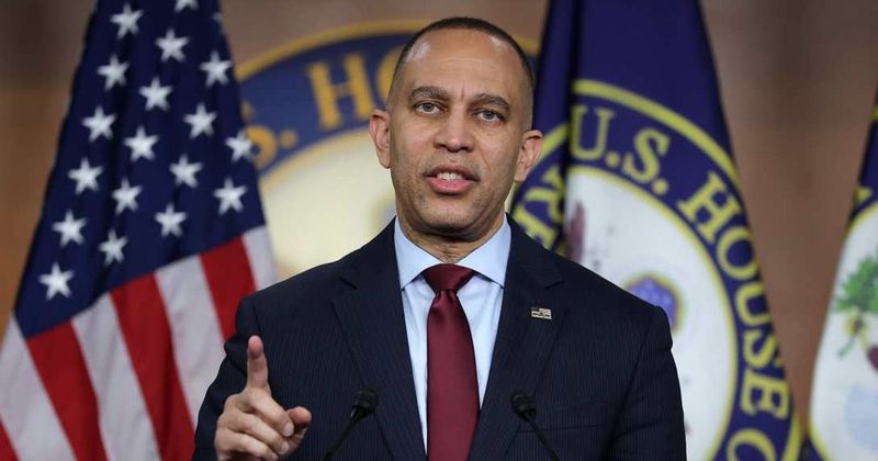 Hakeem Jeffries slams GOP for blaming Dem rhetoric for WHCD shooting: 'Clean up your own house'