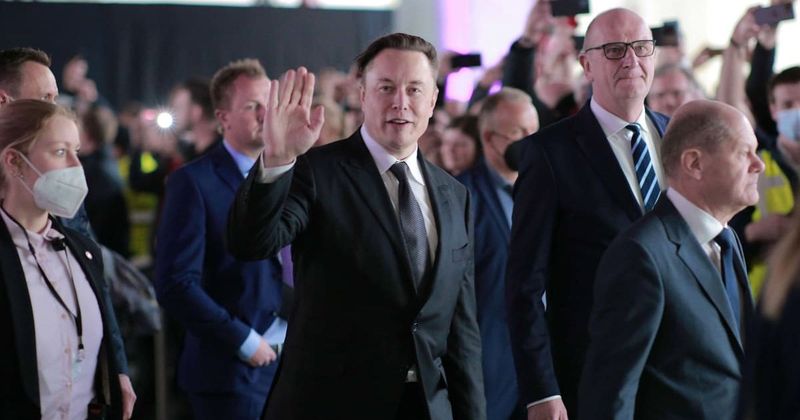 Fact Check: Did Elon Musk once tweet about working 16 hours a day and being called lucky?