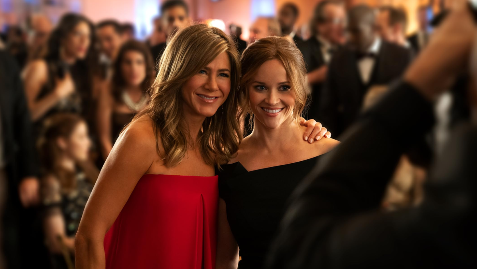 Jennifer Aniston as Alex Levy and Reese Witherspoon as Bradley Jackson in ‘The Morning Show’ (Image Source: Apple TV)