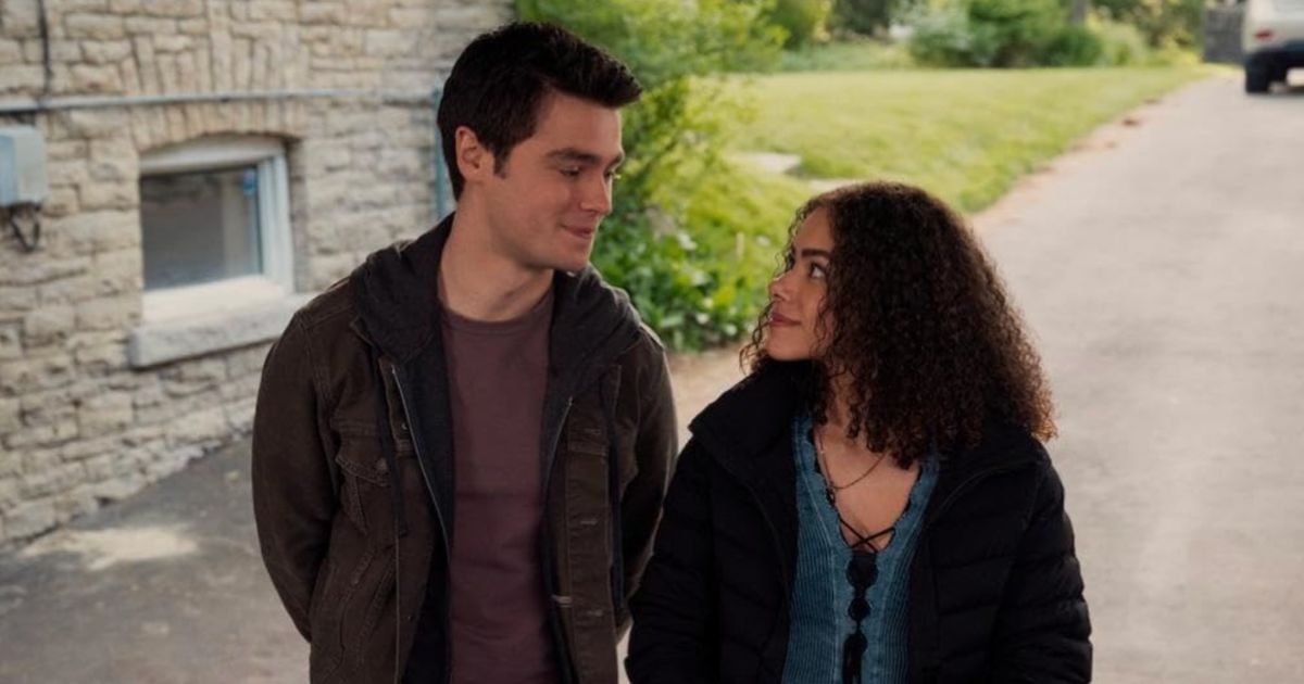 Felix Mallard and Antonia Gentry in a still from Ginny & Georgia