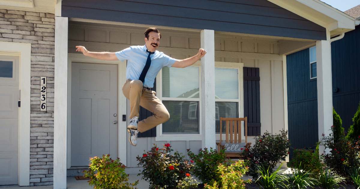 Jason Sudeikis and Tanya Reynolds in 'Ted Lasso' Season 4's first look still (Image Source: Apple TV | Ted Laddo)