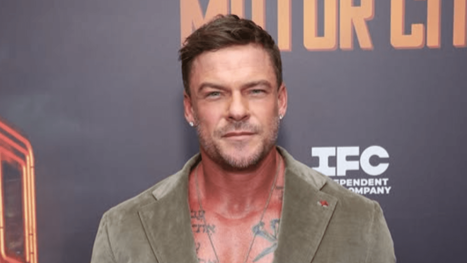 Alan Ritchson posing for camera