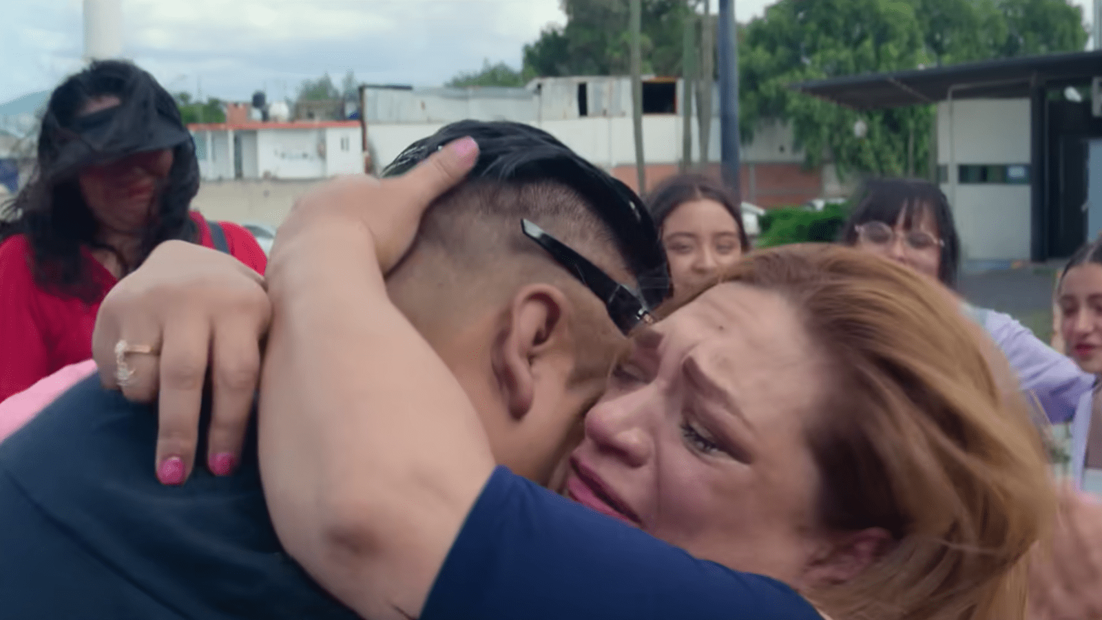 Eleonor Alejandra Marín Mendoza embraces her husband after her release from prison in ‘A Child of My Own’ (Image Source: Netflix)