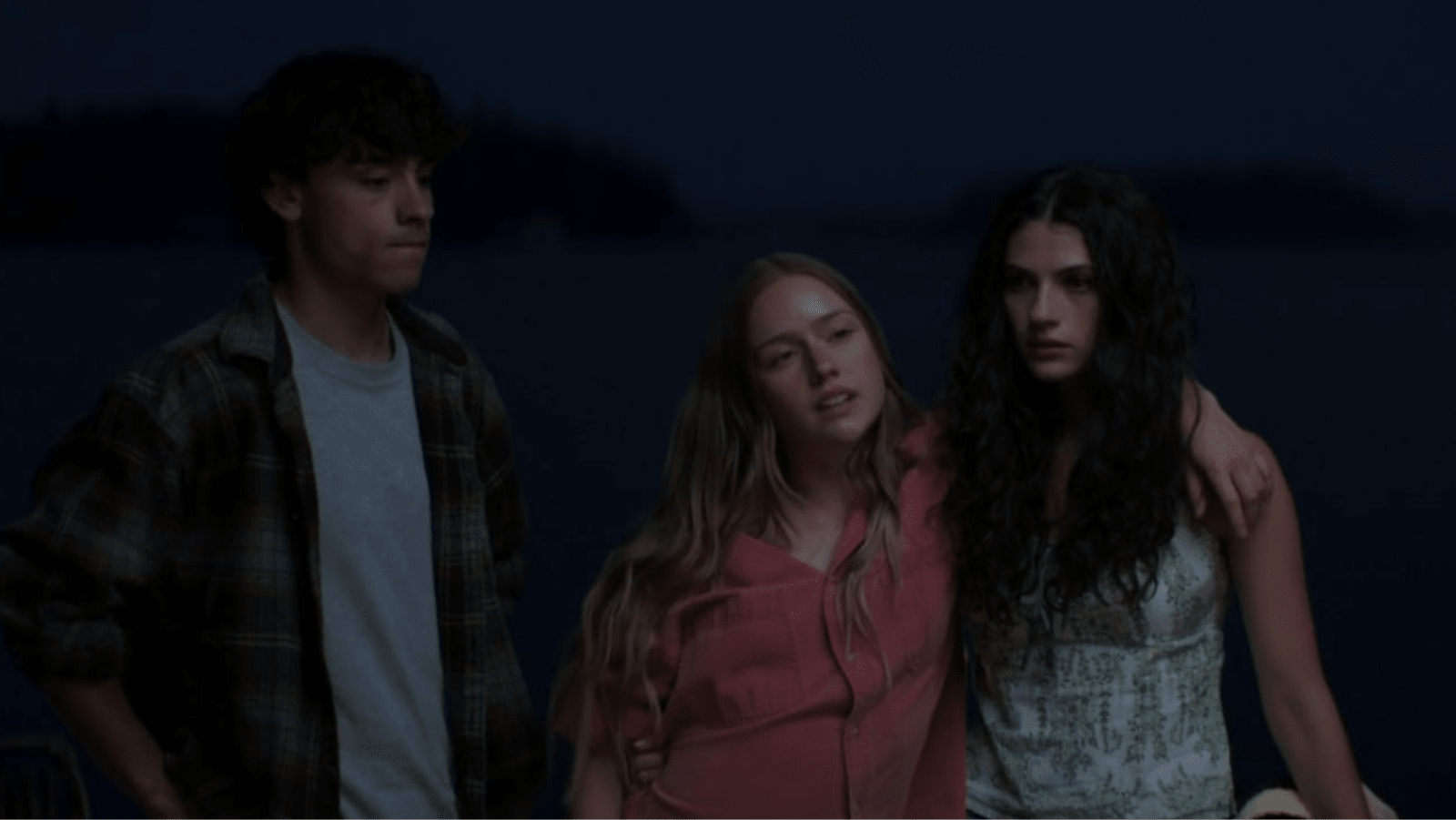 Image 2: (L-R) Connor Jacobson (Keen Ruffalo), Ramona (Amélie Hoeferle) and Annie Jacobson (Ella Rubin) in ‘Sterling Point’ (Image Source: Prime Video)
