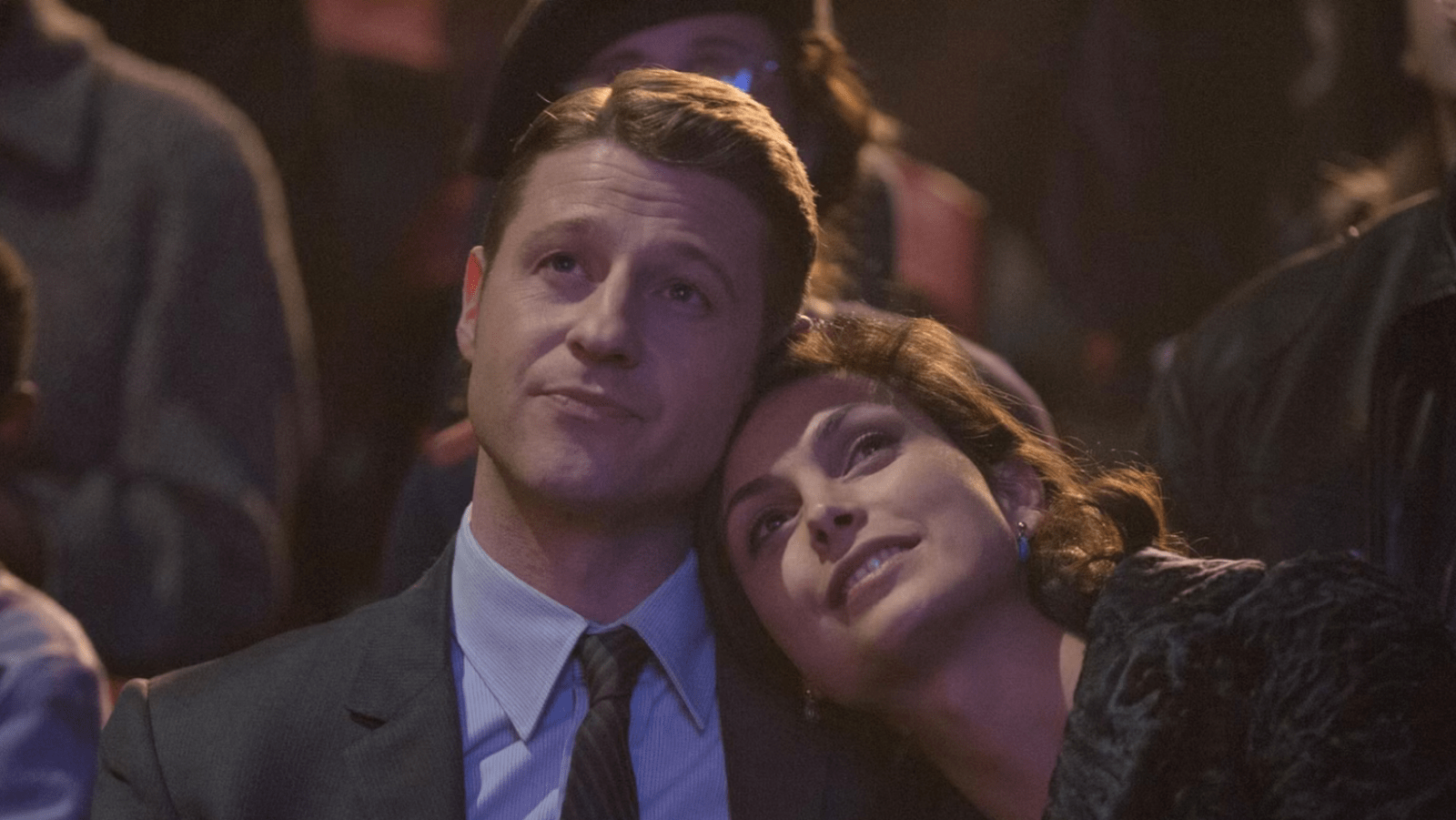 A still of James and Leslie in 'Gotham'