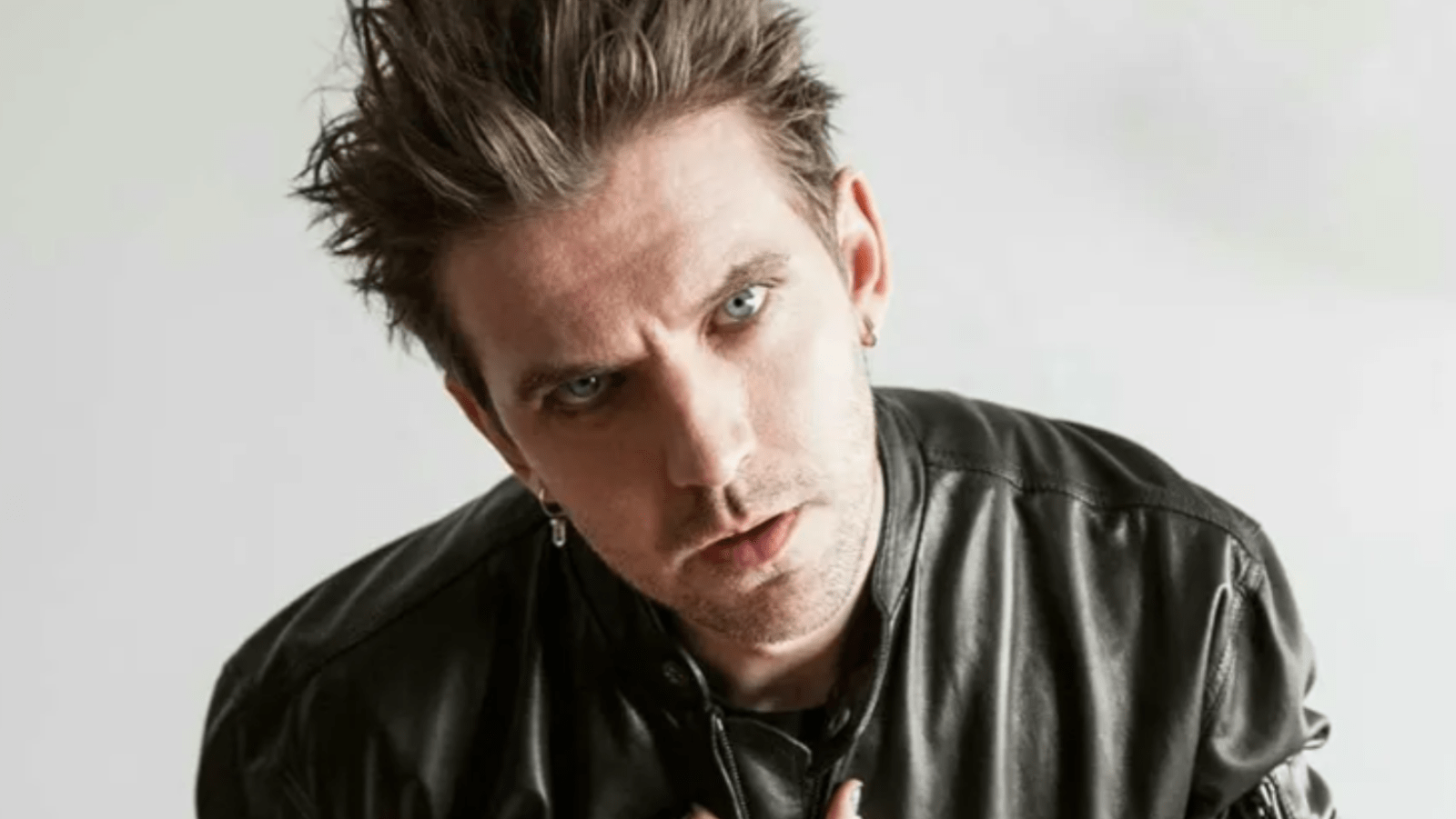 Dan Stevens posing for the camera