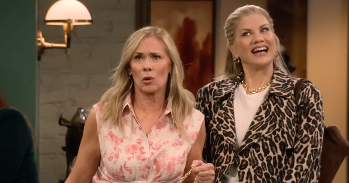 Leanne Morgan as Leanne Murphy and Kristen Johnston as Carol in a still from 'Leanne' Season 2 trailer
