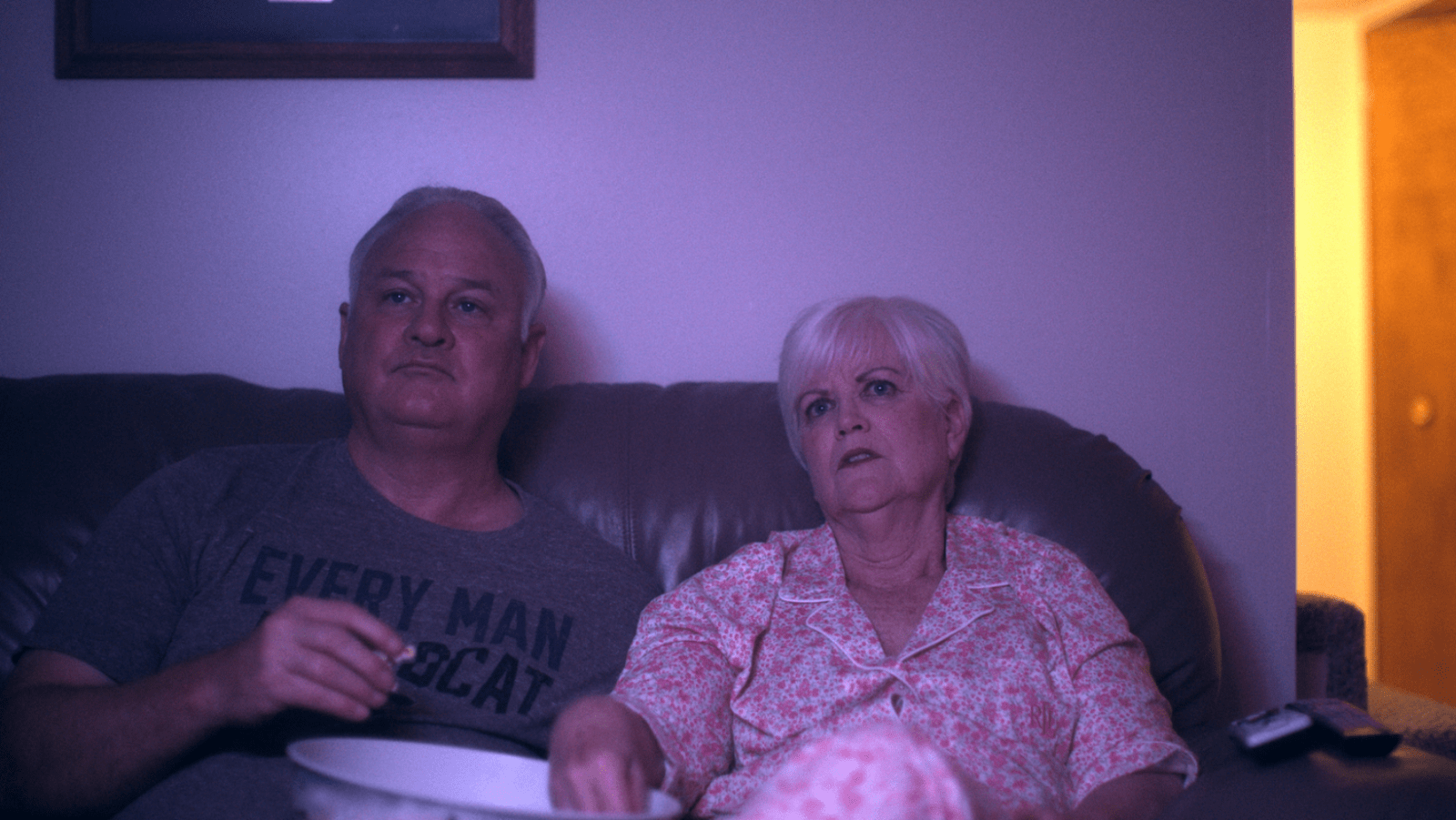 Keen and Eileen Umbehr sit together in ‘A Killer Story’ (Image Source: HBO)