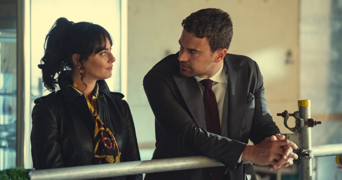 A still from ‘The Gentleman’ Season 2 featuring Kaya Scodelario as Susie and Theo James as Eddie Horniman (Cover Image Source: Netflix | Photo by Matt Towers)