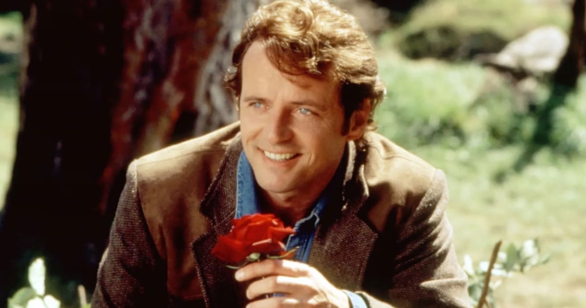 A still from ‘Practical Magic’ featuring Aidan Quinn (Cover Image Source: Warner Bros. | Photo by Courtesy Everett)