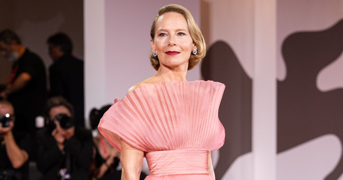 Amy Ryan attends the