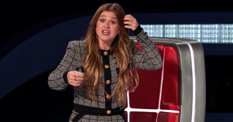 Kelly Clarkson pulls wild move for contestant in ‘The Voice’ Season 30 promo