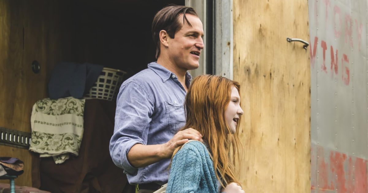 Woody Harrelson and Ella Anderson in a still from 'The Glass Castle'