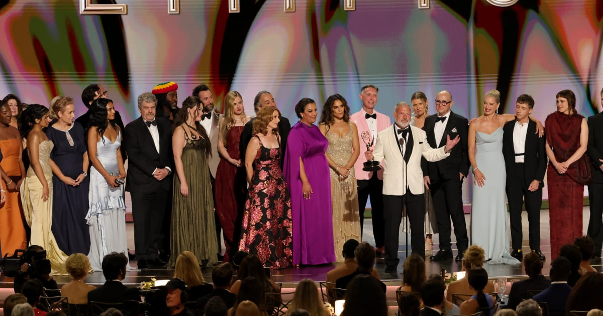 R. Scott Gemmill and the cast and crew accept the Outstanding Drama Series Award for 'The Pitt' (Cover Images Source: Getty Images | Photo by Kevin Winter)
