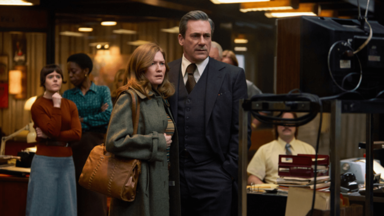 Mireille Enos as Barbara Heckman and Jon Hamm as Fred Heckman in ‘American Hostage’ (Cover Image Source: MGM+)
