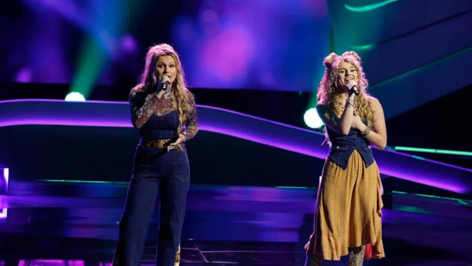 Ferryn and Brinkley performing on 'The Voice'
