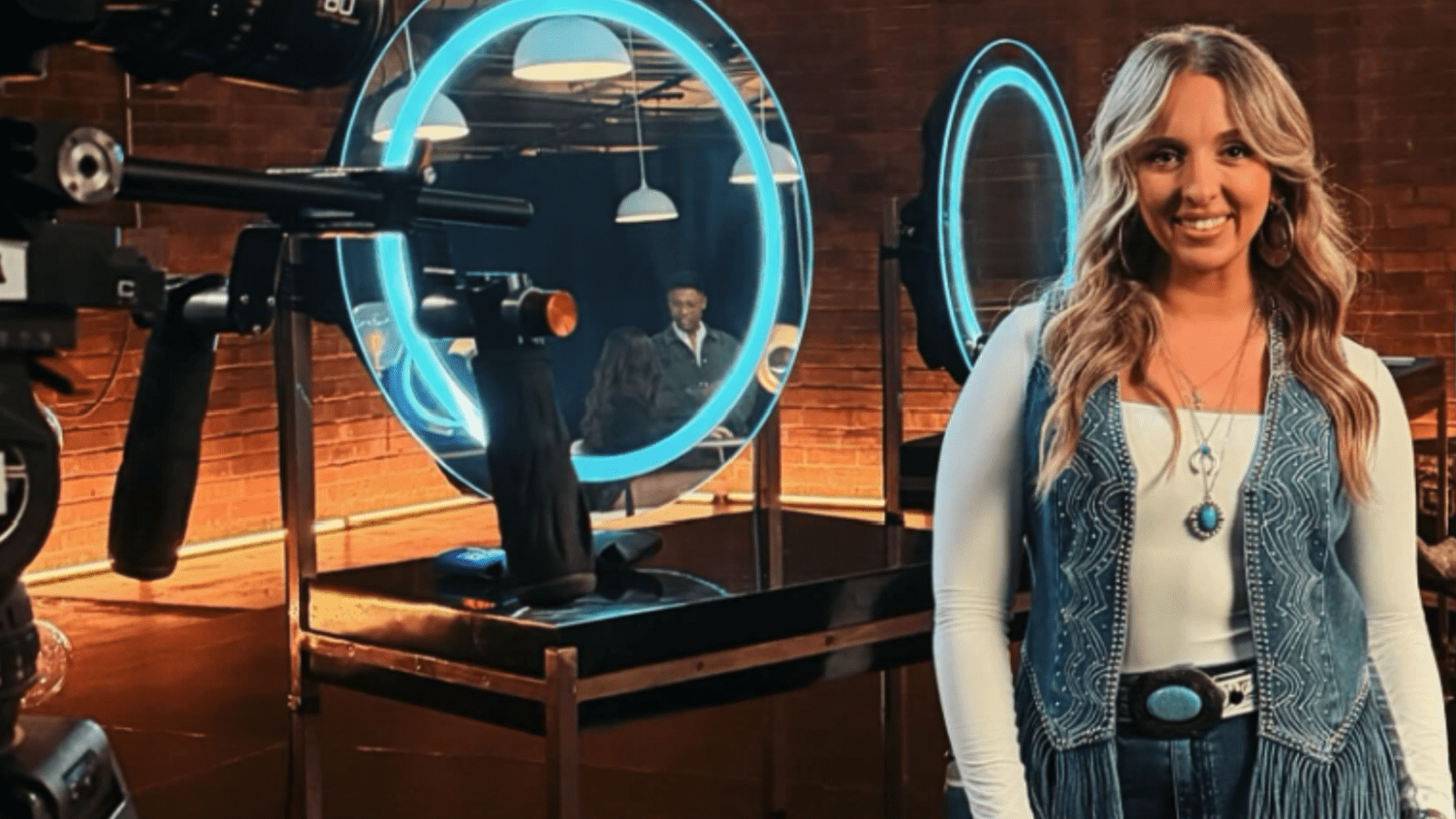 Kenna Elpers poses for the camera backstage during her ‘The Voice’ Season 30 audition (Image Source: Instagram | @kennaelpersmusic)