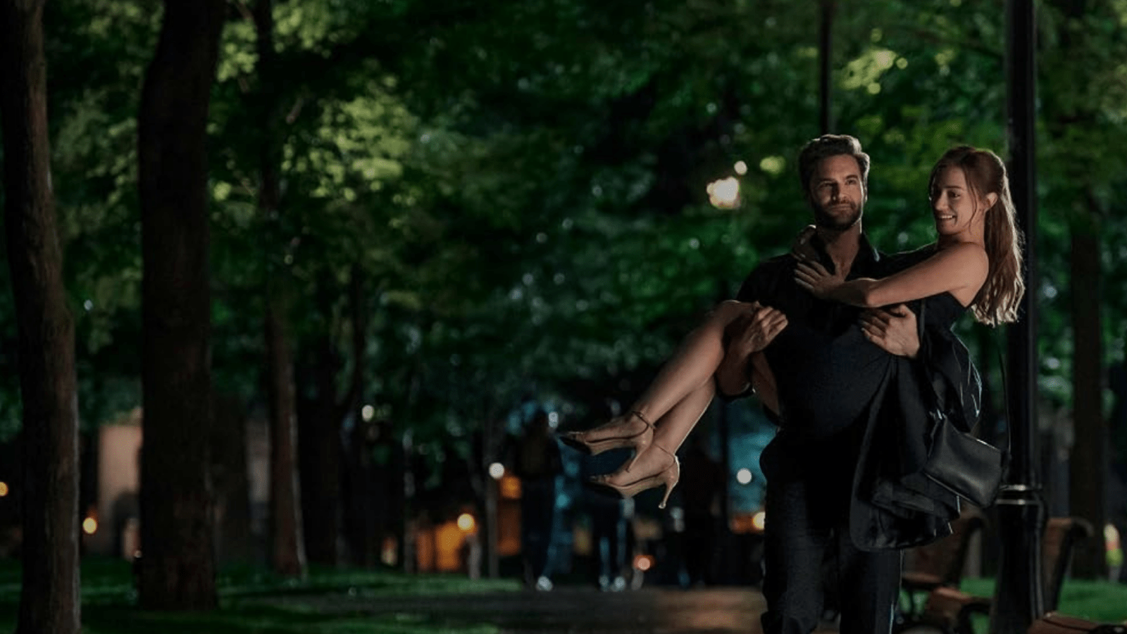 A still of Adam and Olive from 'The Love Hypothesis'