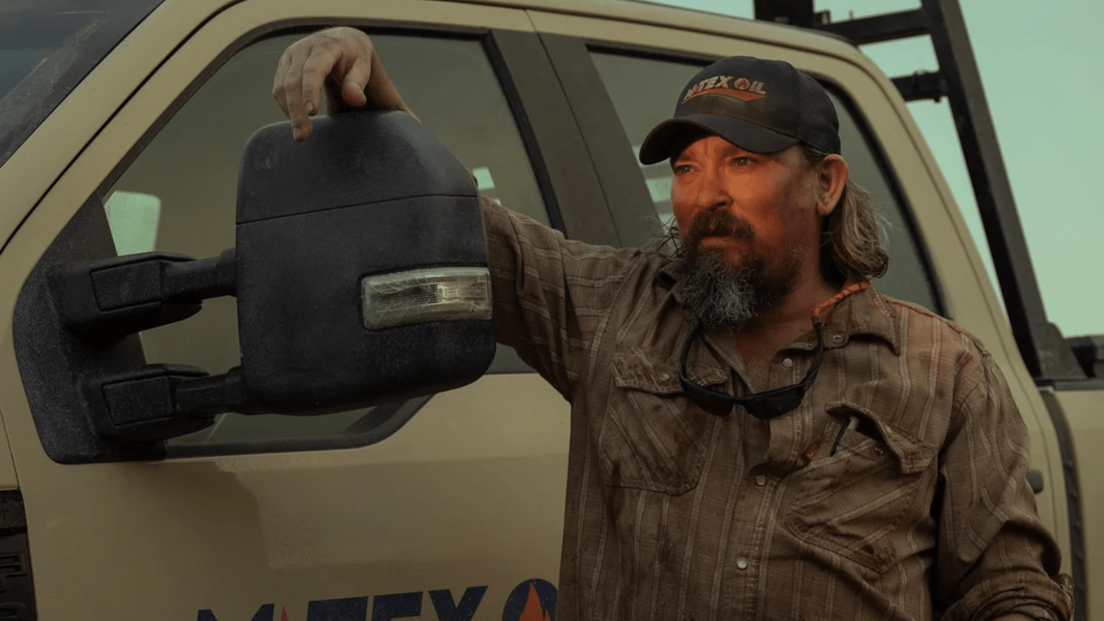 James Jordan as Dale Bradley stands beside a work truck in ‘Landman’ (Image Source: Paramount+)