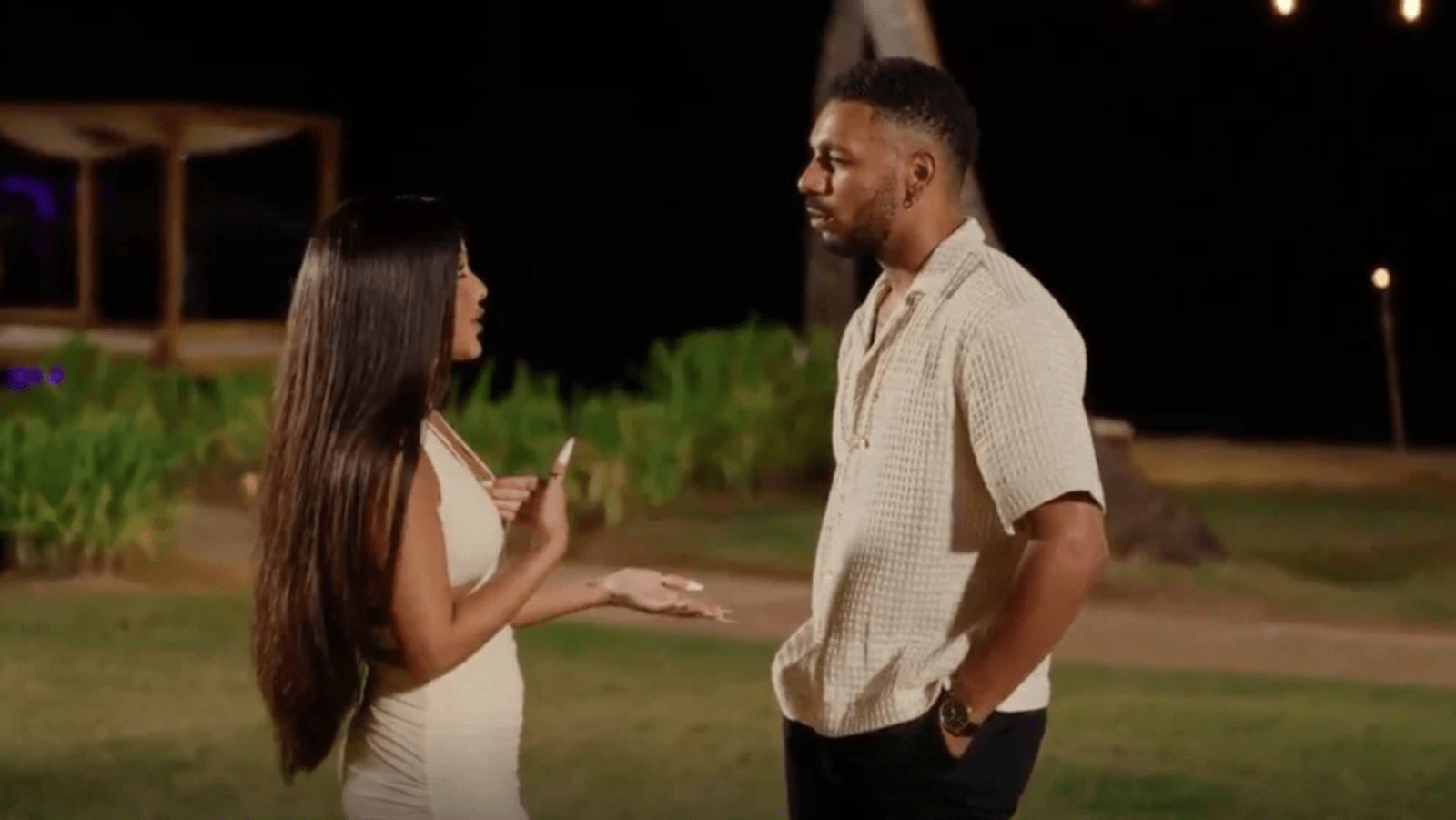 Emma Perry confronts Jamal Menzies after he takes back his necklace in the '90 Day: Hunt for Love' Season 2 premiere (Image Source: TLC)