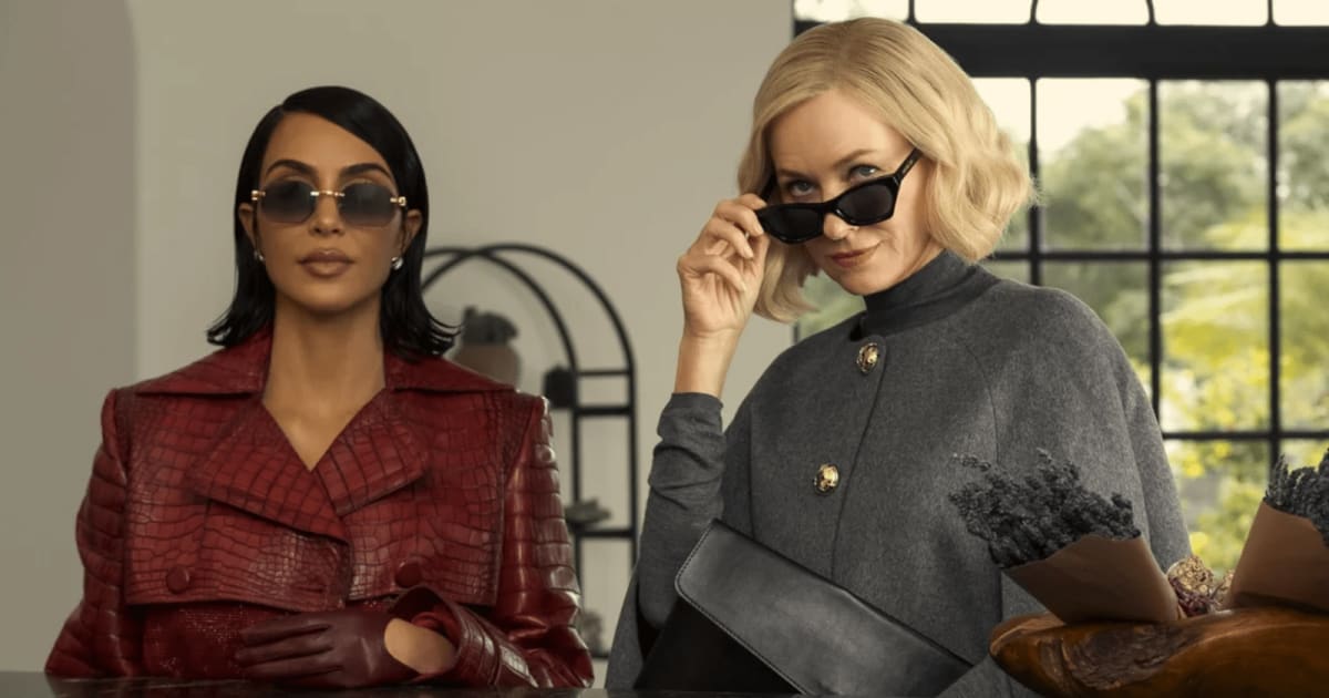 Kim Kardashian (L) and Naomi Watts (R) in a still from ‘All’s Fair’ (Image Source: Hulu)