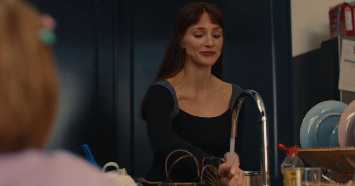 A still from the ‘Other Mommy’ trailer (Image Source: YouTube | Universal Pictures)