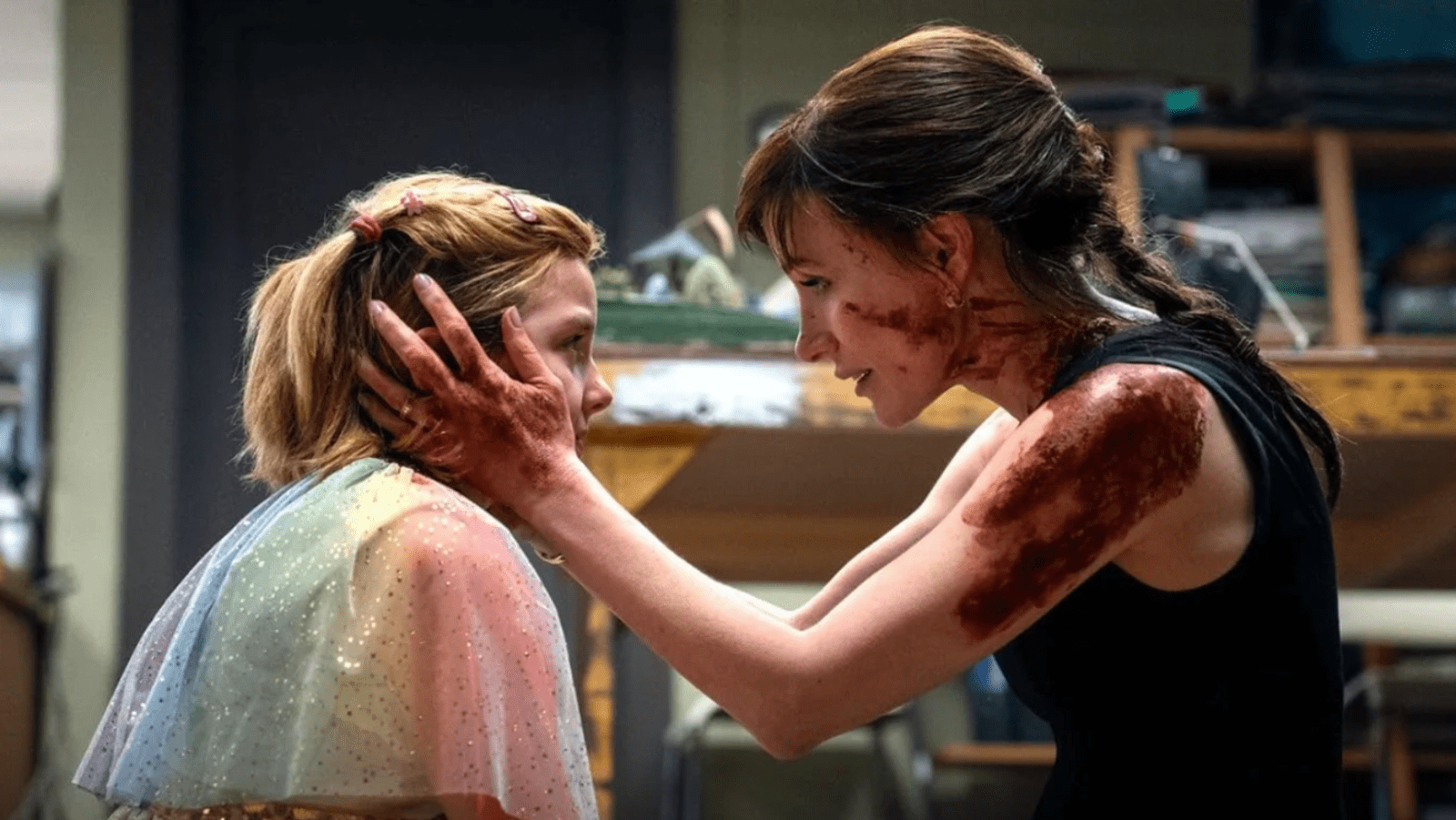 Arabella Olivia Clark (L) and Jessica Chastain (R) in a scene from ‘Other Mommy’ (Image Source: YouTube | Universal Pictures)