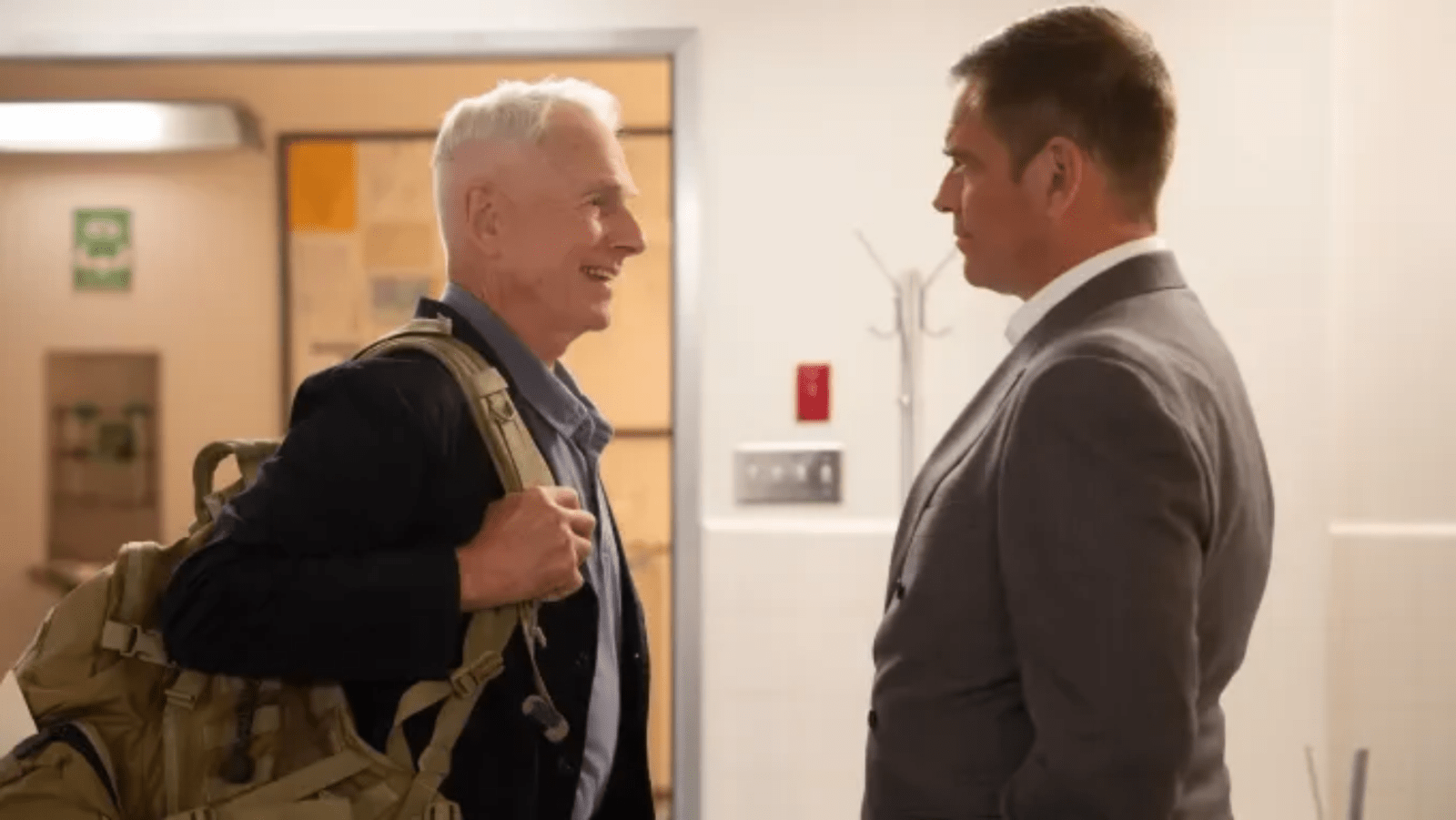 Mark Harmon (L) and Michael Weatherly reunite in the October 20 episode of ‘NCIS: Origins’ (Image Source: CBS)